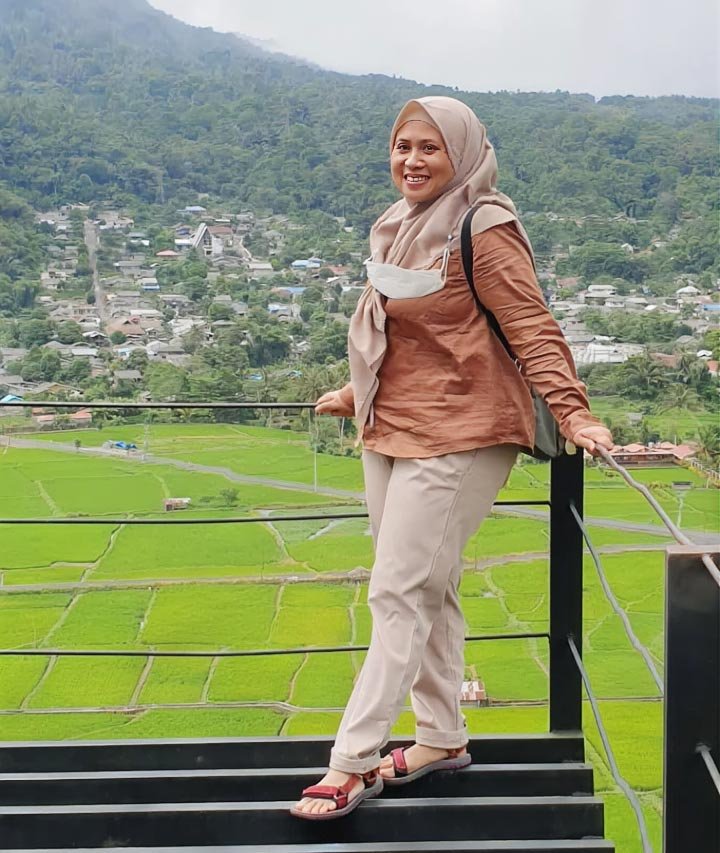 Nining Ahmad